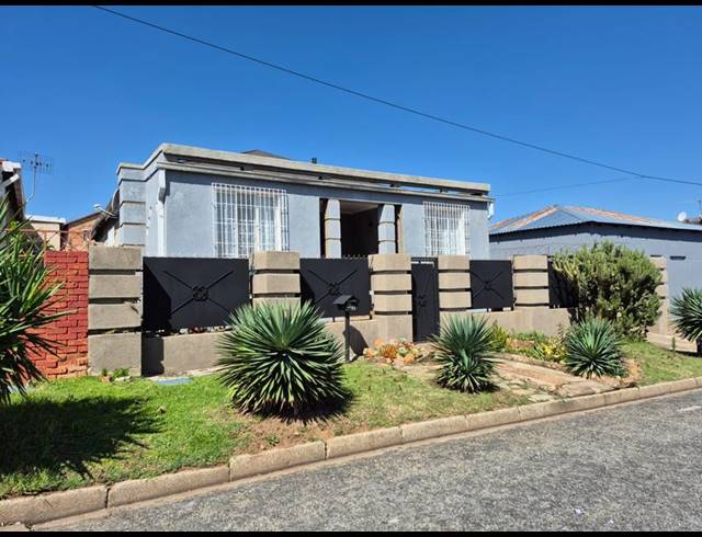 4 BEDROOM HOUSE FOR SALE IN NEWCLARE